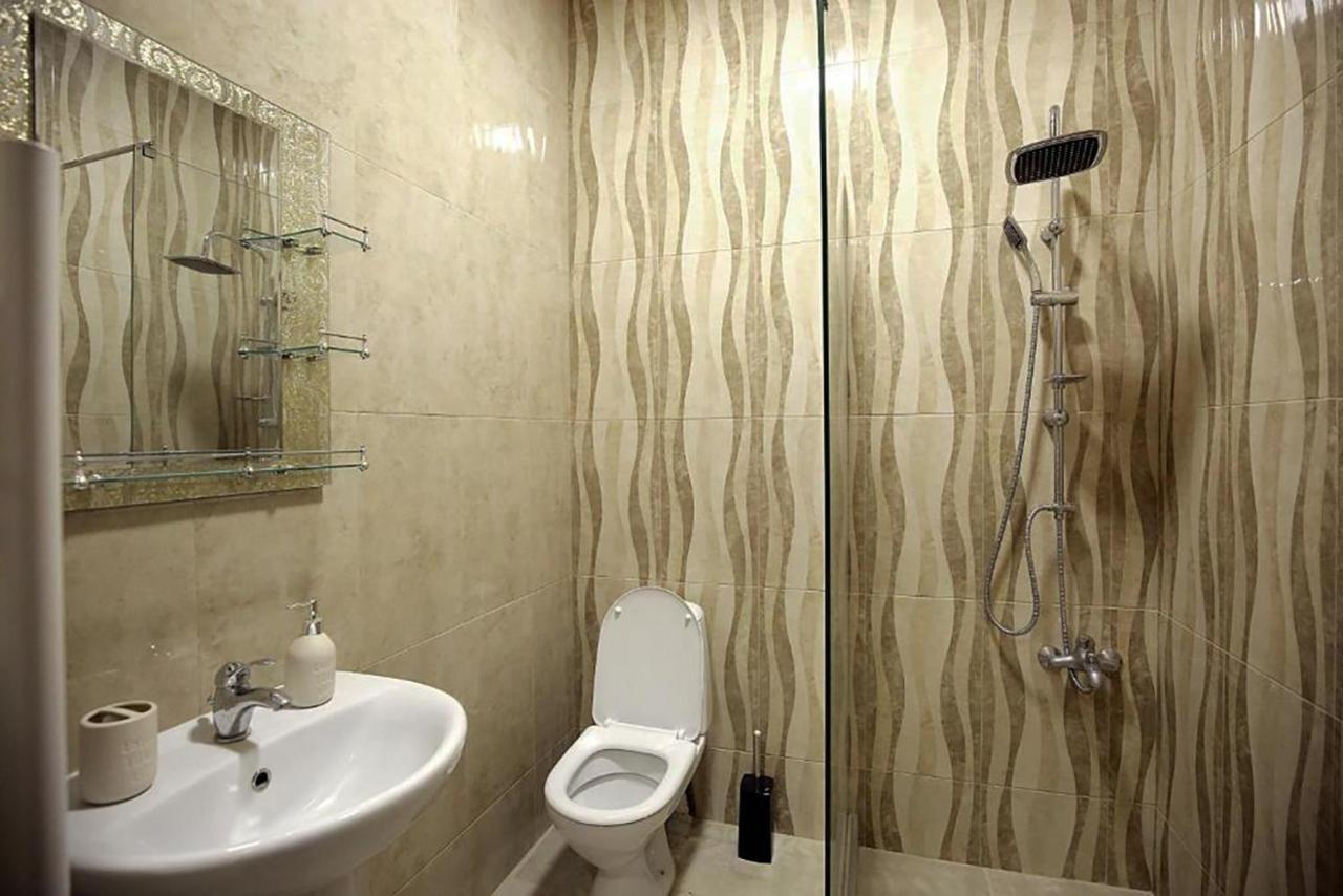 Nickos Hotel Kutaisi Eksteriør billede