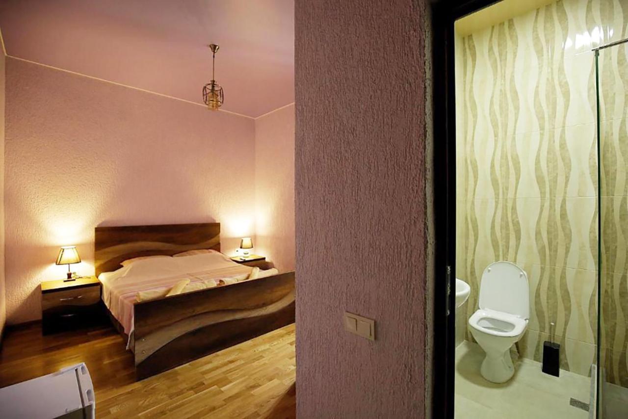 Nickos Hotel Kutaisi Eksteriør billede