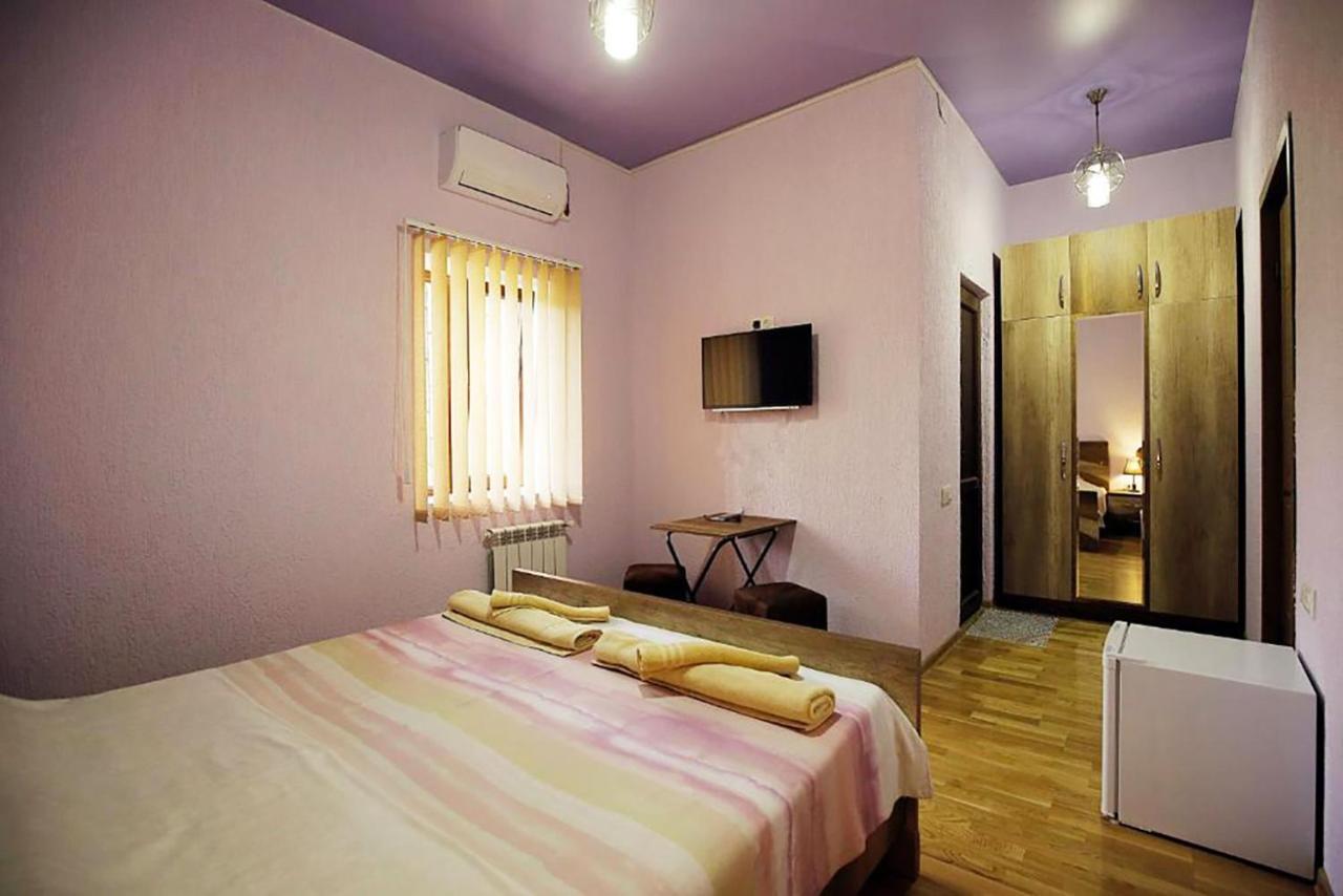 Nickos Hotel Kutaisi Eksteriør billede