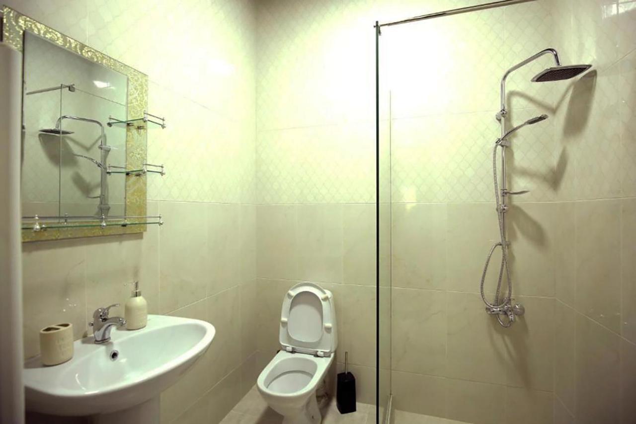 Nickos Hotel Kutaisi Eksteriør billede